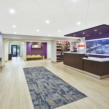 Hampton Inn & Suites Oakwood Village-Cleveland Екстериор снимка