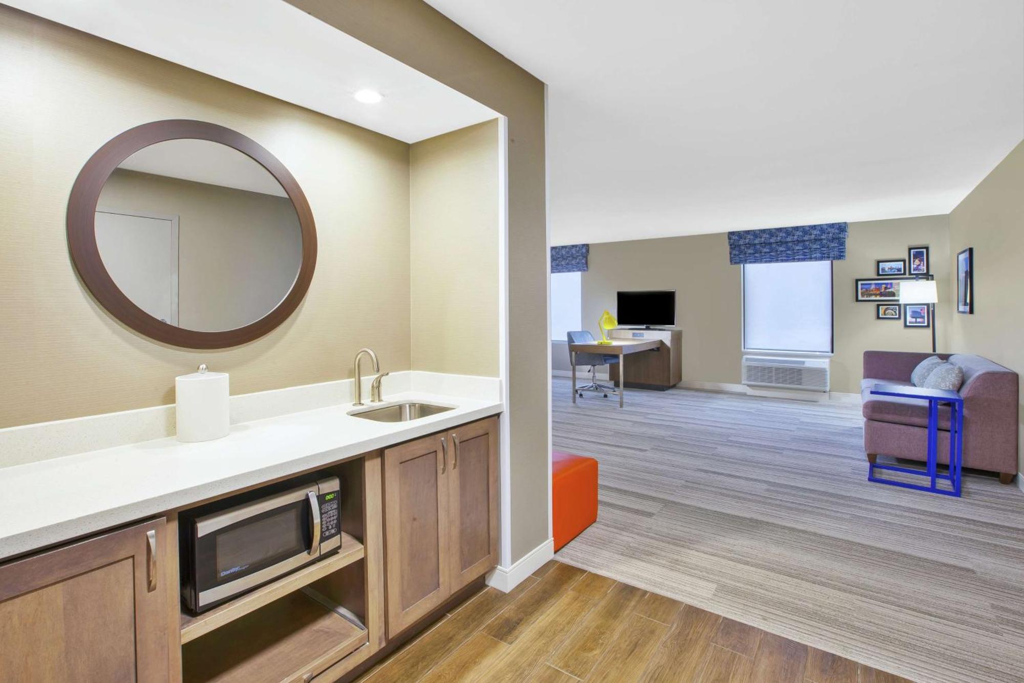 Hampton Inn & Suites Oakwood Village-Cleveland Екстериор снимка