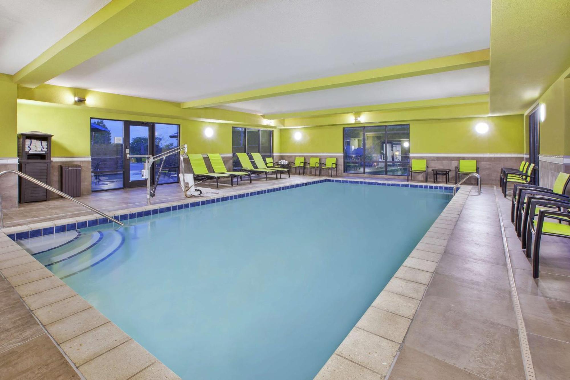 Hampton Inn & Suites Oakwood Village-Cleveland Екстериор снимка