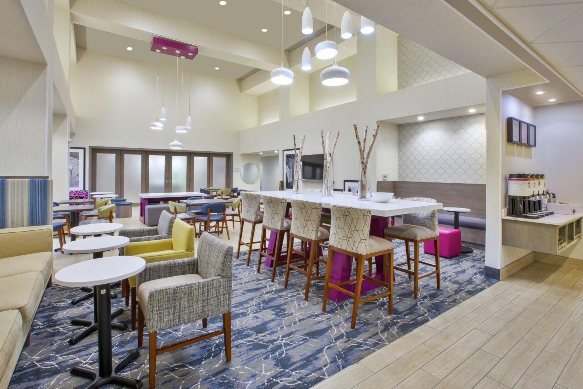 Hampton Inn & Suites Oakwood Village-Cleveland Екстериор снимка